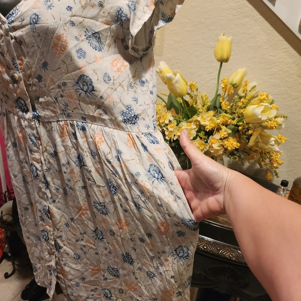 Reistor Cap Sleeved Short floral Dress Size L - Picture 3 of 6